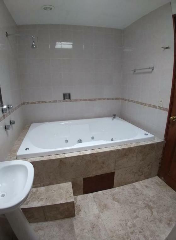 Hotel Omni Morelia Bagian luar foto